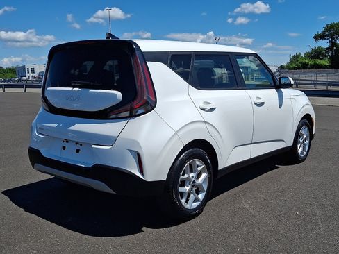 Used 2025 Kia Soul LX w/ LX Technology Package FWD image 6