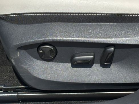 Used 2025 Volkswagen Taos SE image 22