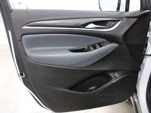 Used 2023 Buick Enclave Essence image 18