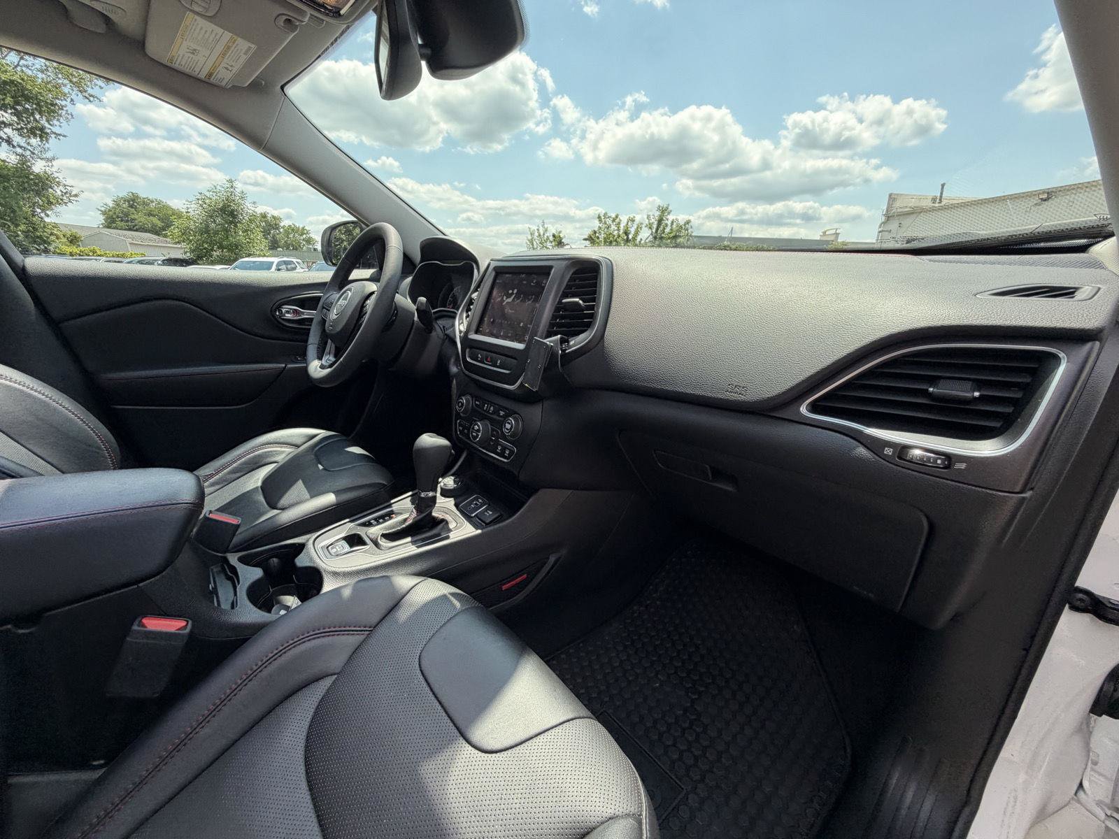 Used 2022 Jeep Cherokee Trailhawk w/ Sun, Sound & Nav Group AWD/4WD image 31