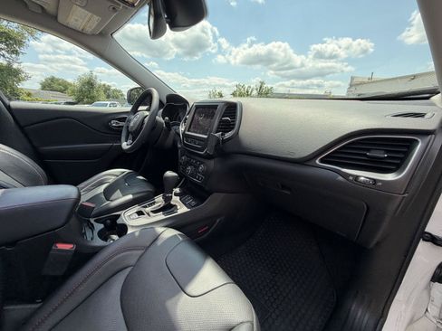 Used 2022 Jeep Cherokee Trailhawk w/ Sun, Sound & Nav Group AWD/4WD image 31