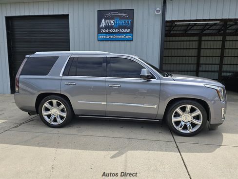 Used 2019 Cadillac Escalade Premium Luxury RWD image 13