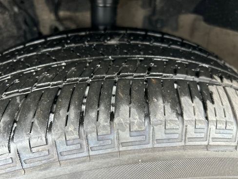 Used 2023 Toyota Venza XLE image 29