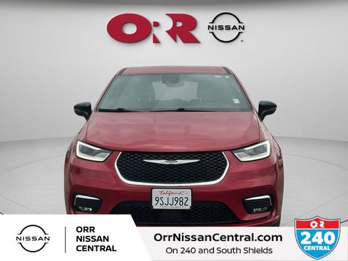 Used 2025 Chrysler Pacifica Select FWD image 2