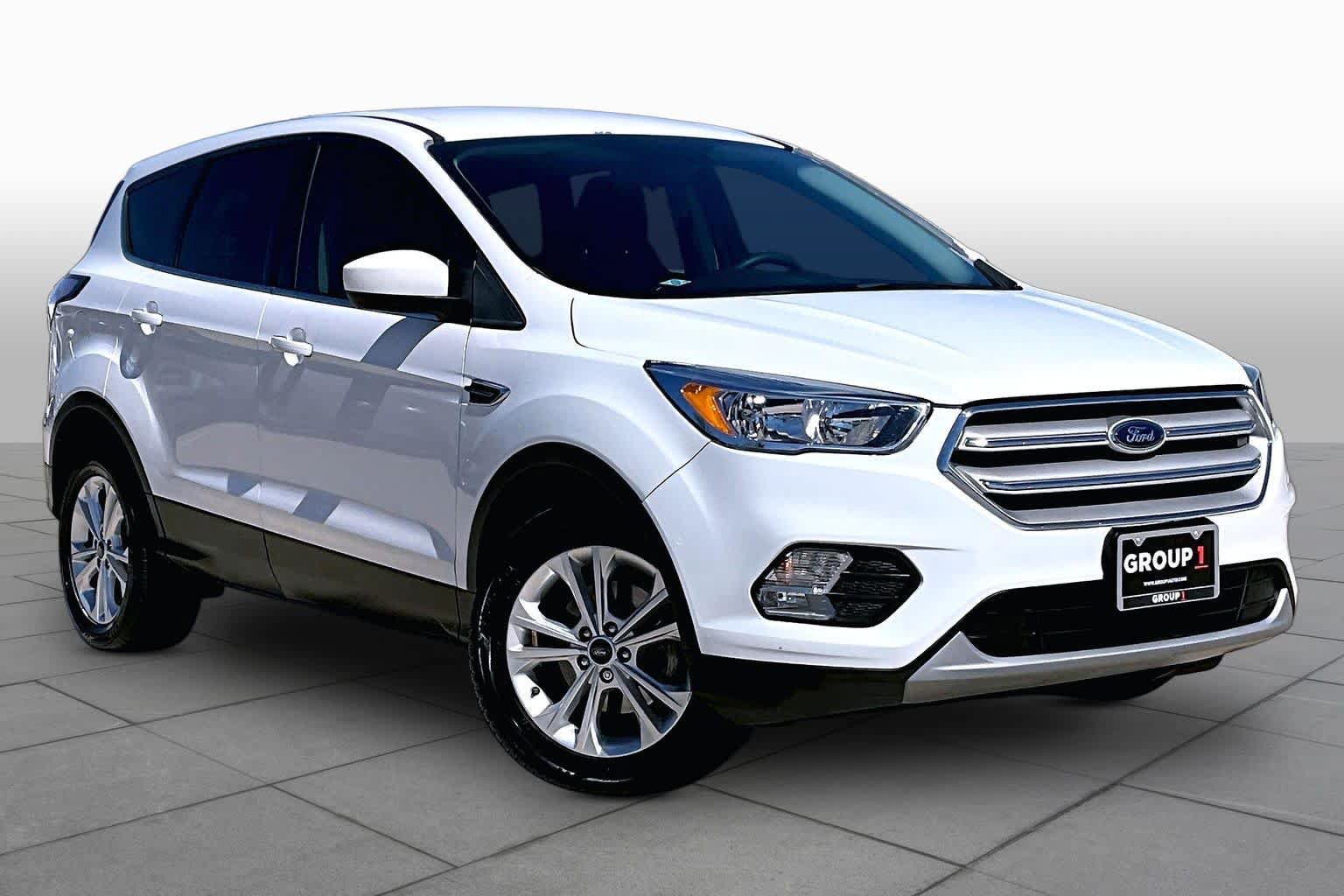 Used 2017 Ford Escape SE FWD image 3