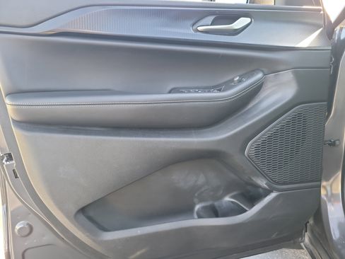 Used 2025 Jeep Grand Cherokee Laredo w/ MOPAR Finishing Package image 15