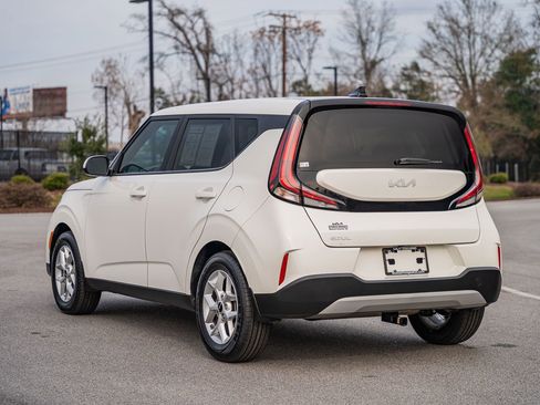 Used 2023 Kia Soul LX w/ LX Technology Package image 6