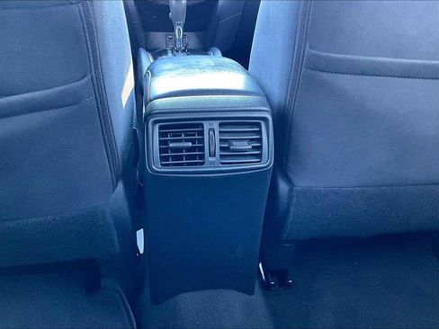 Used 2015 Nissan Rogue SV image 31