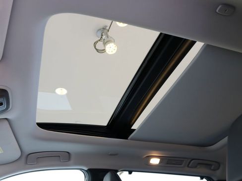 Certified 2025 INFINITI QX60 Luxe w/ Vision Package image 18