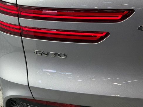 Used 2025 Genesis GV70 2.5T AWD/4WD image 13
