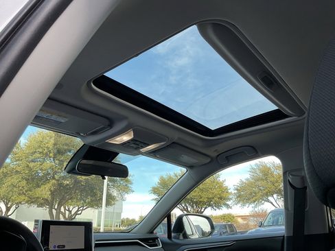 Used 2025 Toyota RAV4 XLE image 19