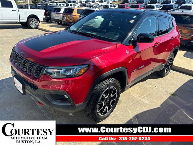 Certified 2025 Jeep Compass Trailhawk AWD/4WD image 1