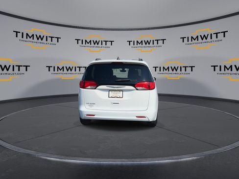 Used 2021 Chrysler Voyager Lxi image 8