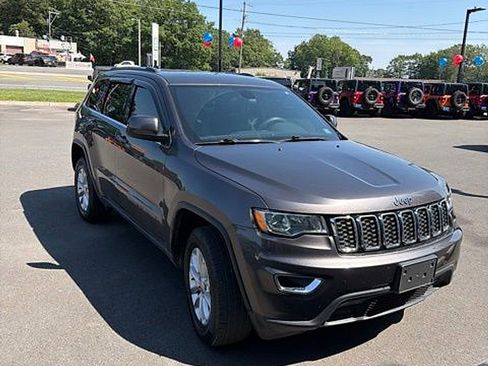 Used 2021 Jeep Grand Cherokee Laredo X AWD/4WD image 3