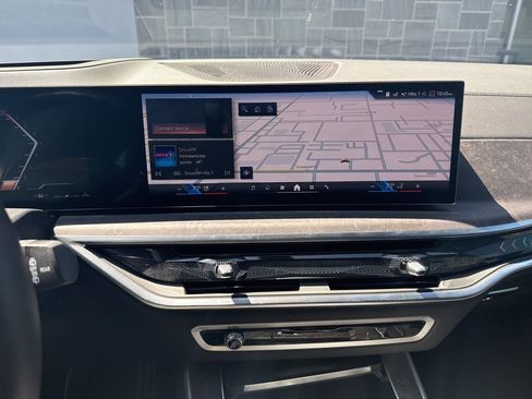 Used 2024 BMW X5 sDrive40i w/ M Sport Package image 2