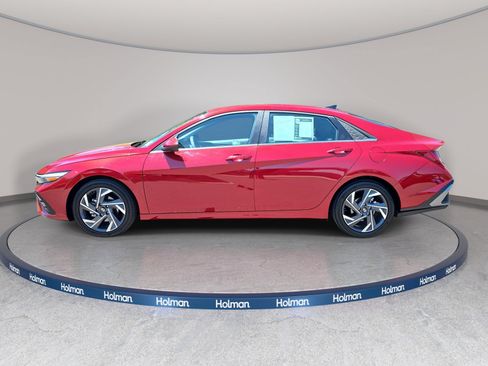 Used 2025 Hyundai Elantra SEL FWD image 9