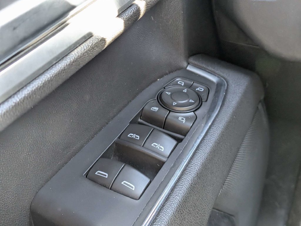 Used 2025 GMC Sierra 1500 SLT RWD image 18