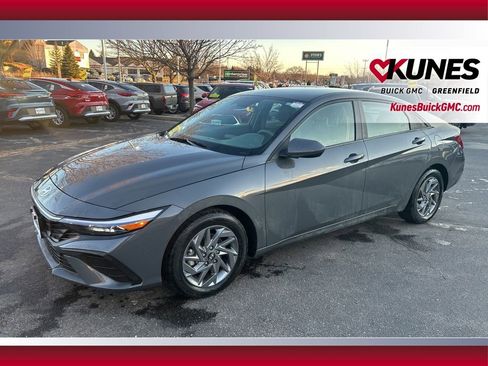 Used 2024 Hyundai Elantra SEL image 9