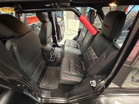 Used 2016 Jeep Wrangler Unlimited Rubicon w/ Connectivity Group AWD/4WD image 54