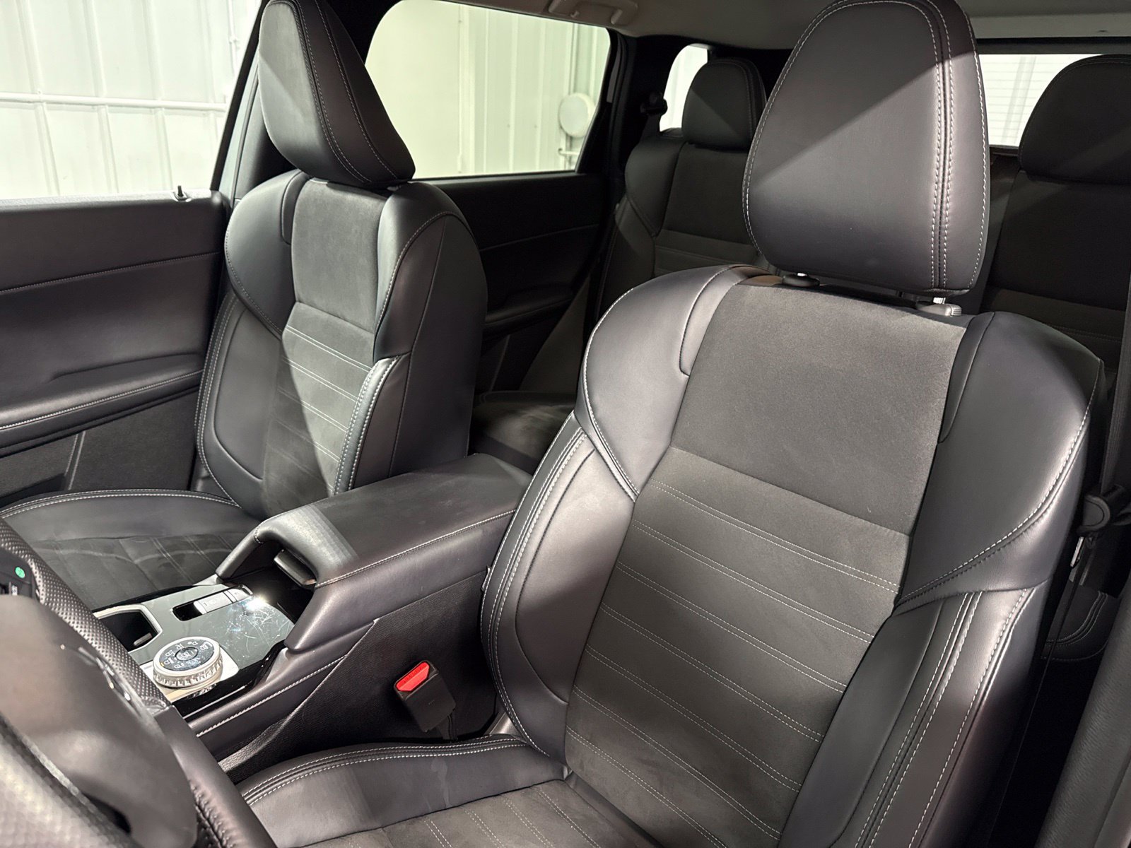Used 2025 Mitsubishi Outlander SE AWD/4WD image 30