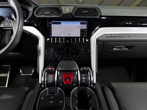 Used 2020 Lamborghini Urus image 13