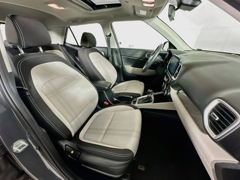 Used 2025 Hyundai Venue SEL FWD image 30