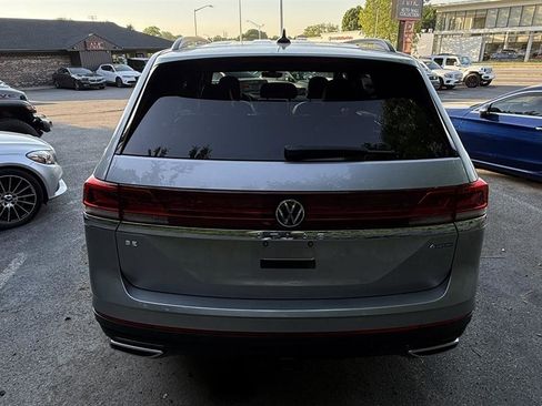 Used 2024 Volkswagen Atlas SE AWD/4WD image 16