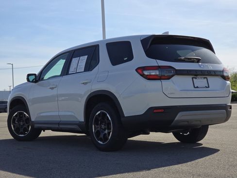 Used 2025 Honda Pilot EX-L image 17
