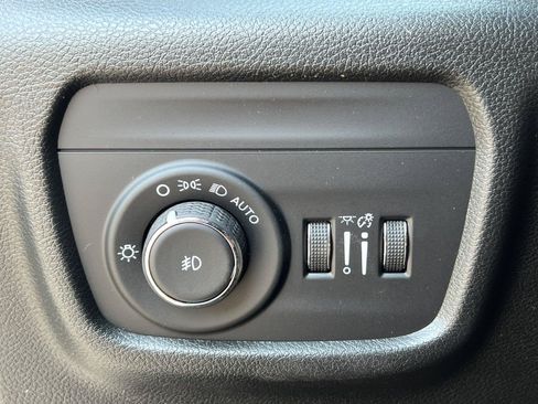 Used 2025 Jeep Grand Cherokee Limited AWD/4WD image 19