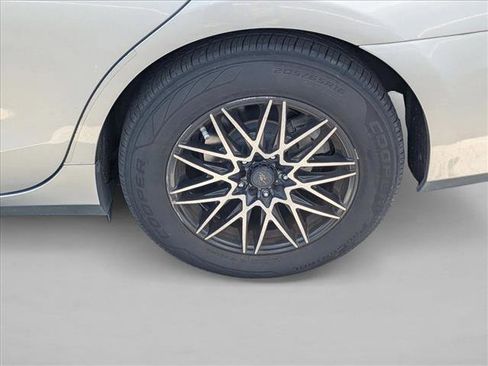 Used 2017 Toyota Camry LE image 14