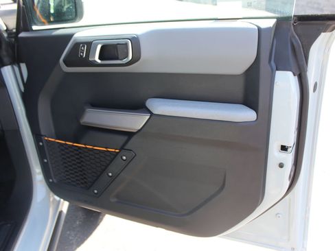 Used 2023 Ford Bronco Badlands w/ Sasquatch Package AWD/4WD image 13