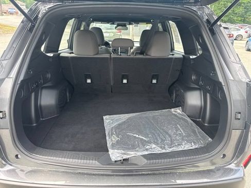 Used 2025 Subaru Forester AWD/4WD image 11