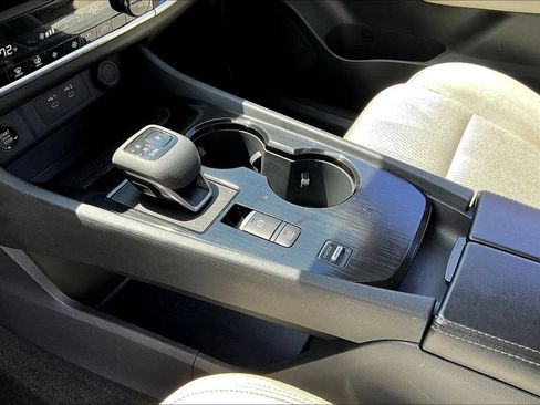 Used 2025 Nissan Rogue SV FWD image 18