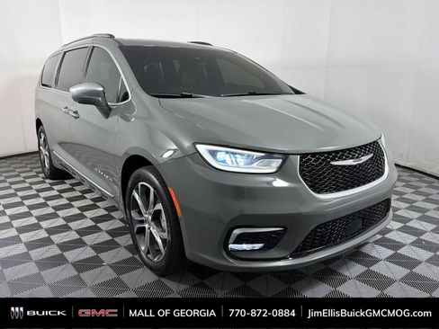 Used 2021 Chrysler Pacifica Pinnacle image 2