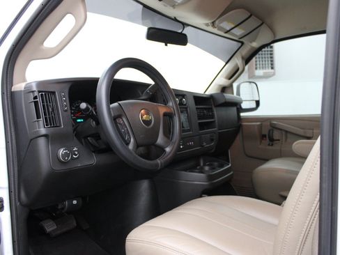 Used 2025 Chevrolet Express 2500 w/ Driver Convenience Package RWD image 7