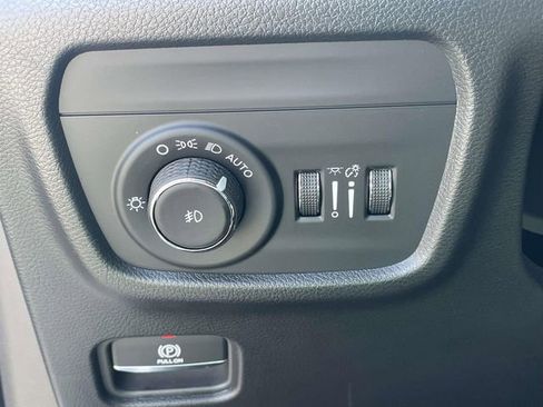 Used 2025 Jeep Grand Cherokee Summit image 19