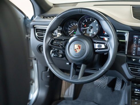 Certified 2026 Porsche Macan AWD/4WD image 26