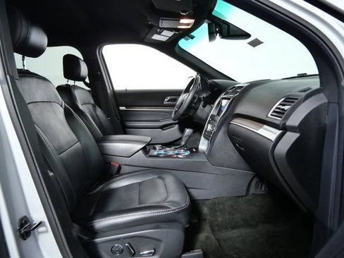 Used 2017 Ford Explorer Limited w/ Equipment Group 301A AWD/4WD image 11