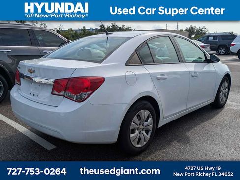 Used 2014 Chevrolet Cruze LS FWD image 2