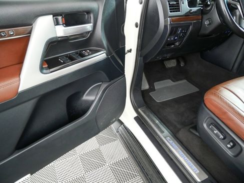 Used 2021 Toyota Land Cruiser image 8