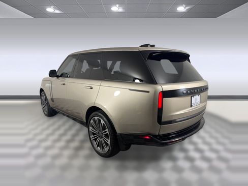 Used 2024 Land Rover Range Rover SE AWD/4WD image 3