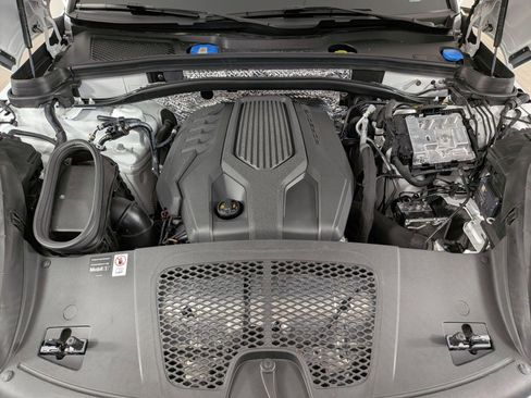 Certified 2025 Porsche Macan Turbo AWD/4WD image 25