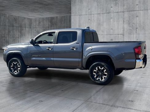 Used 2020 Toyota Tacoma SR5 RWD image 3
