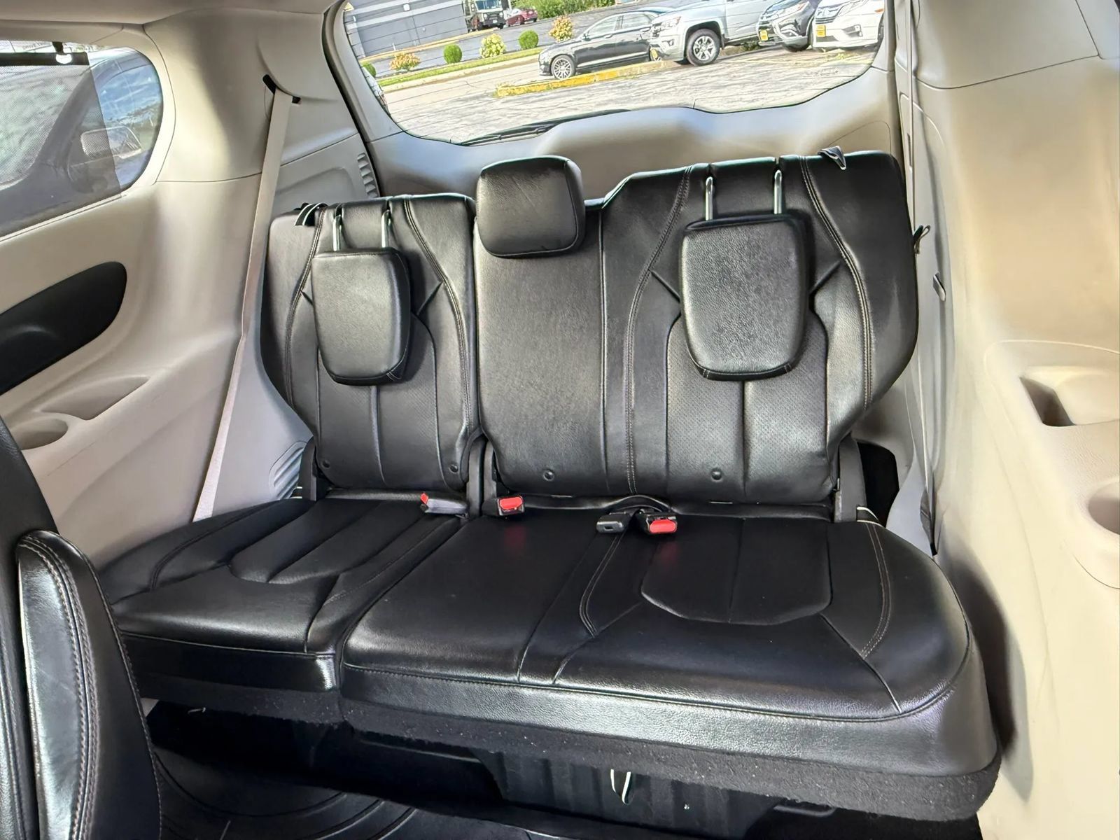 Used 2019 Chrysler Pacifica Touring-L FWD image 14