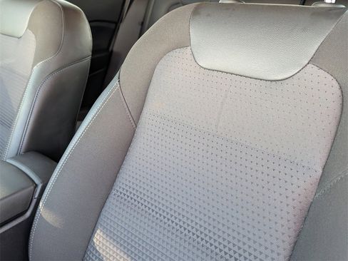 Used 2025 Chevrolet Trax LT w/ Driver Confidence Package image 19