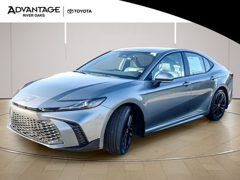 Used 2026 Toyota Camry SE AWD/4WD image 4