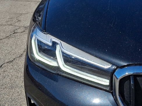 Used 2023 BMW 530i xDrive w/ Convenience Package AWD/4WD image 9