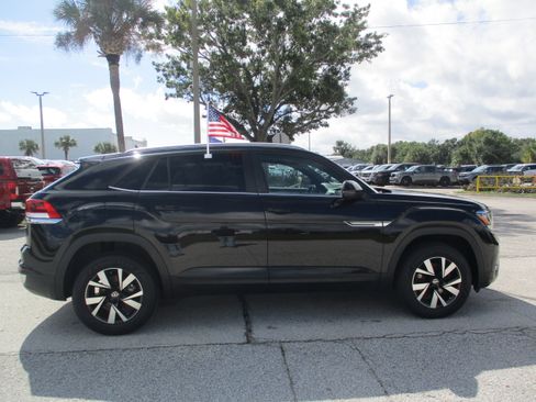 Used 2020 Volkswagen Atlas Cross Sport SE image 8