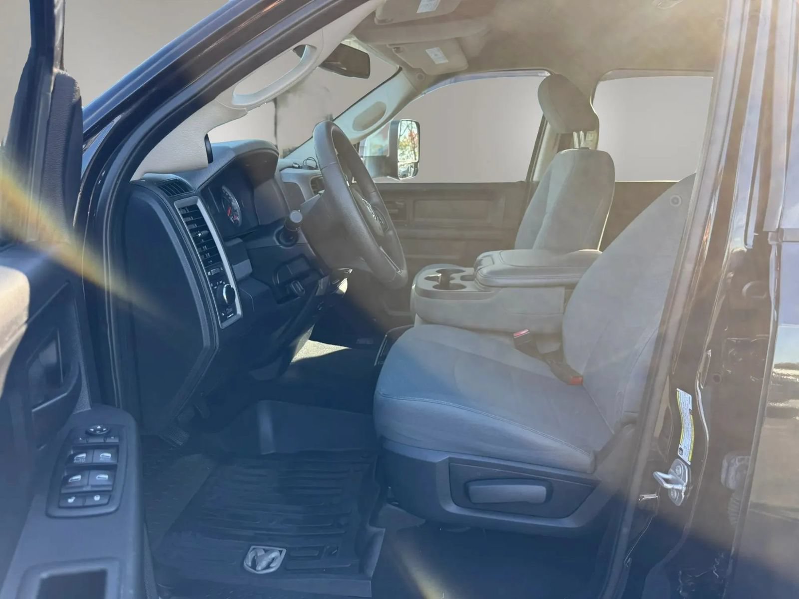 Used 2018 RAM 3500 Tradesman w/ Chrome Appearance Group AWD/4WD image 15