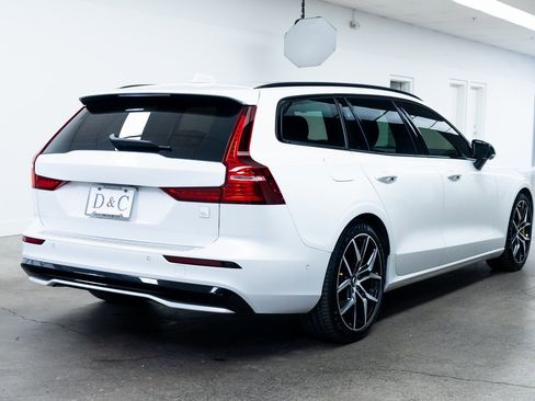 Used 2024 Volvo V60 T8 Polestar image 6